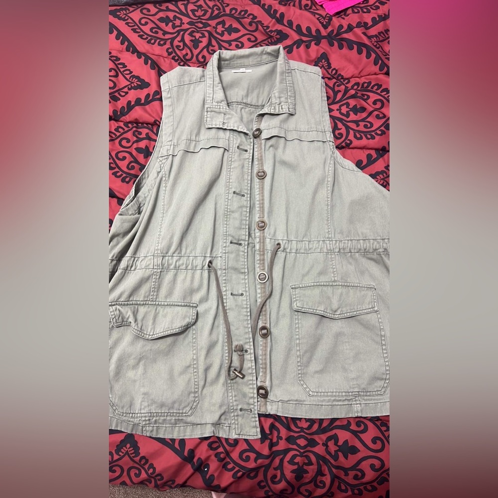 Maurice’s vest size 3